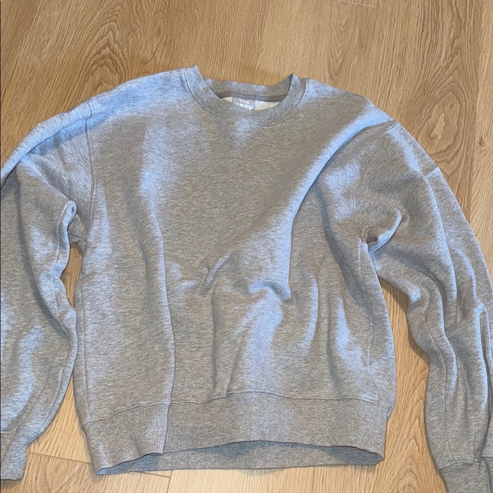TNA Gray Crewneck Sweater with Ribbed Cuffs - Picture 1 of 2